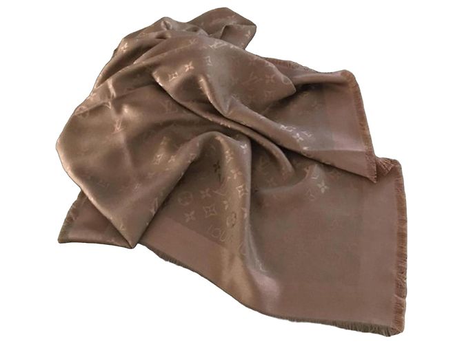 Sciarpa Louis Vuitton Monogram in seta e lana colore cappuccio. Beige 