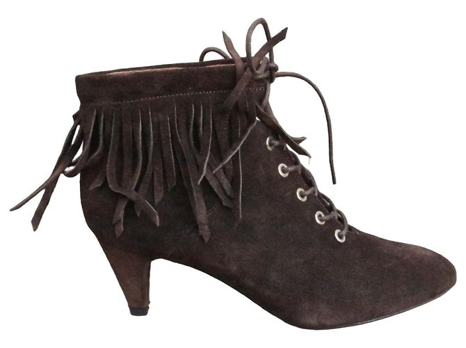 Bottines Maje en daim marron à franges p 39