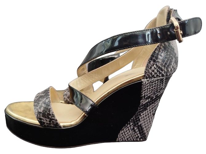 Just Cavalli Keilabsatz-Sandalen Python-Print