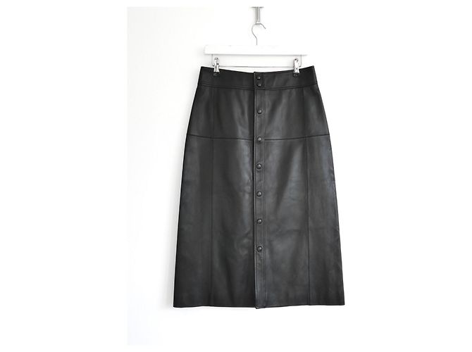Saint Laurent Saia midi em couro preto com botões frontais