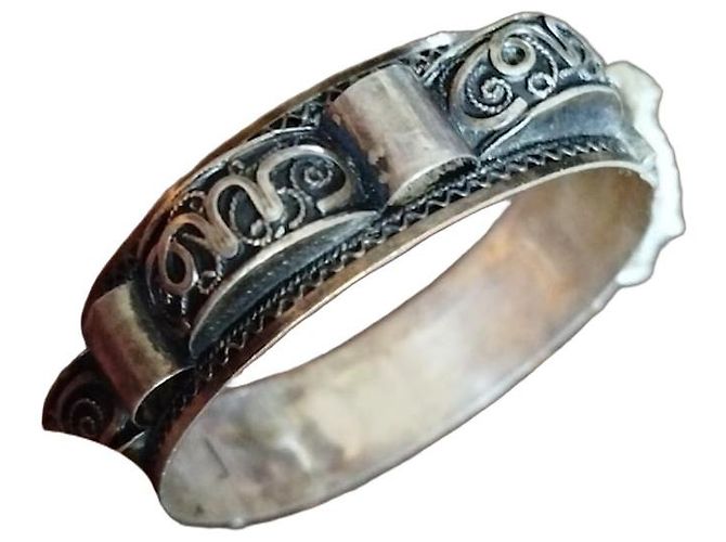 Autre Marque Bracelet jonc oriental ouvragé en argent Multicolore