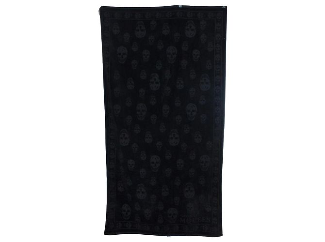 Alexander McQueen, Toalla de playa Skull en negro