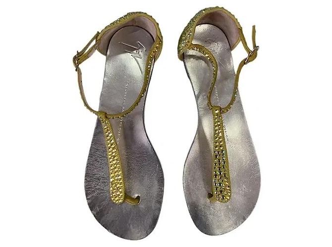 Sandalias Giuseppe Zanotti de ante amarillo y strass