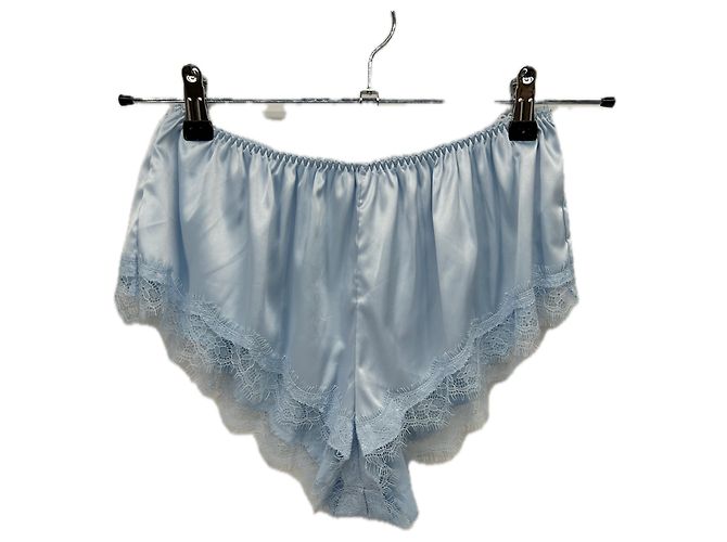 Autre Marque KAT THE LABEL Blaue Satinshorts mit Spitzendetails
