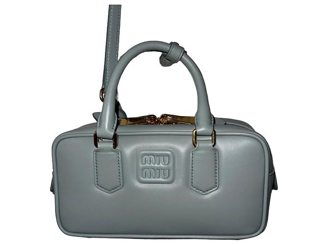 Miu Miu Arcadie Bauletto Lederhandtasche Hellblau