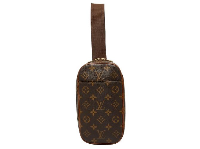 Bolsa Body Monogram Pochette Gange Louis Vuitton Marrom