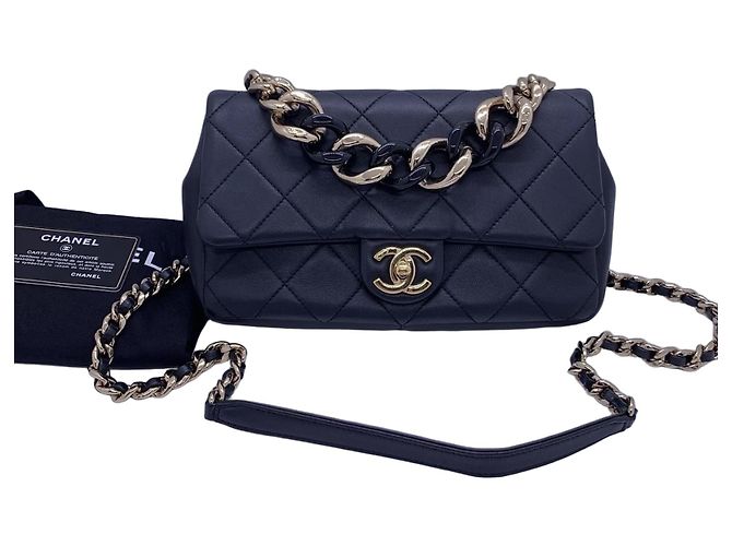 Bolsa Chanel Classic Flap em couro preto