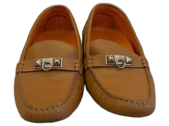 Hermès Mocassins de couro marrom com fivela prateada