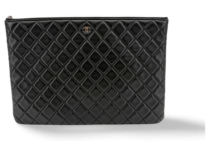 Maleta Vanity Chanel com corrente de pérolas em lambskin matelassê Mini Preto