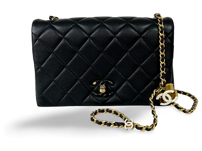 Timeless Bolsa Chanel Enamel Multi CC Chain Flap em pele de cordeiro acolchoada Mini Preto