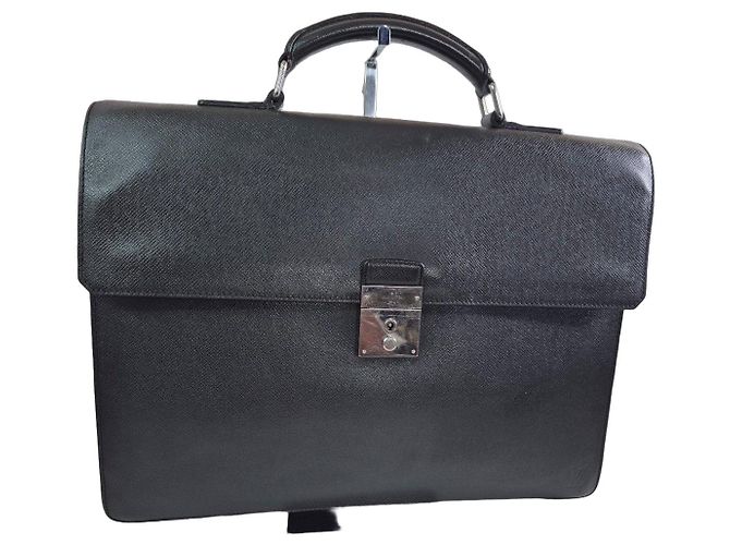 Louis Vuitton Pasta executiva em couro Taiga Preto