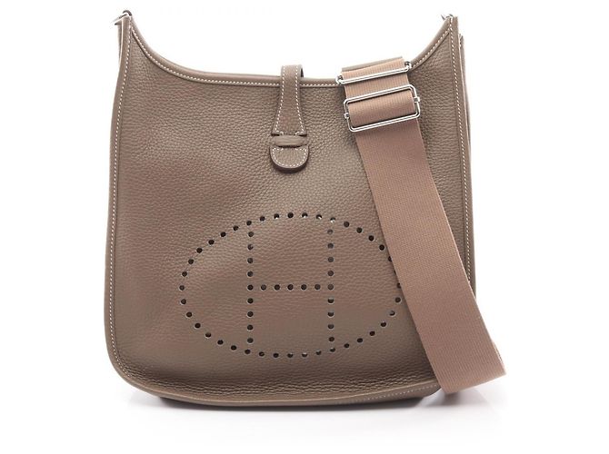 Hermès Bolsa de Ombro Hermes Evelyne 3 Trois PM Marrom