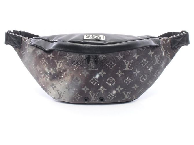 Louis Vuitton Discovery Bum Bag Black Multiple colors