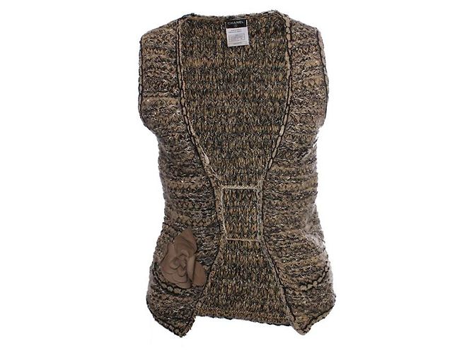 Chanel, hellbraune Bouclé-Weste mit goldenen Knöpfen