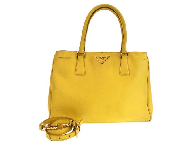 Bolsa 2way em couro Saffiano Prada Amarelo