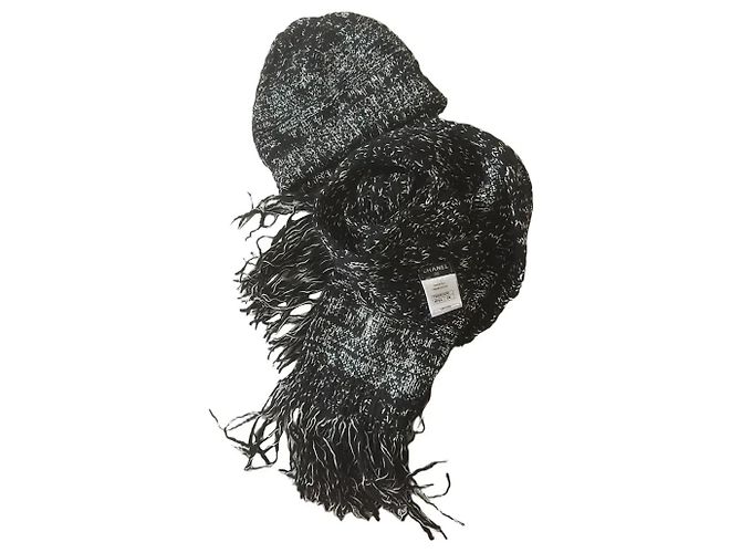 Conjunto de Touca e Cachecol Chanel em Lã, Cashmere e Seda Preto Branco