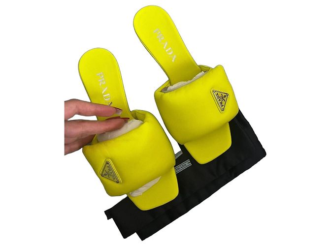 Prada Sandali Soft in Pelle Gialli Tg 37 Verde Giallo