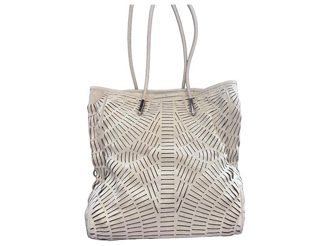 Alexander McQueen Beuteltasche Cutout Leder - Creme