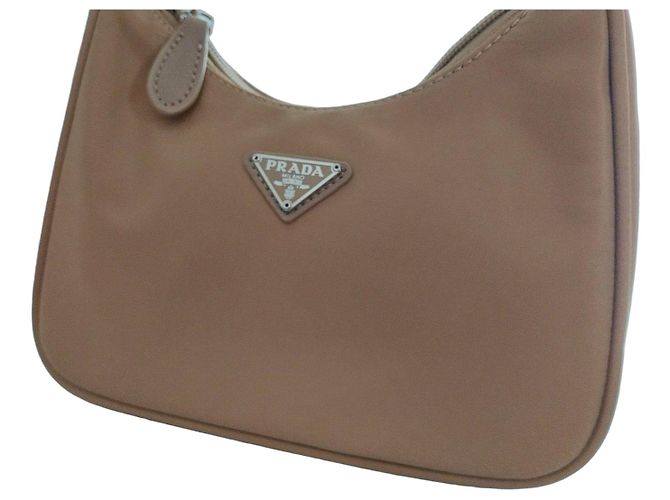 Prada Re-Edition Borsa in nylon beige