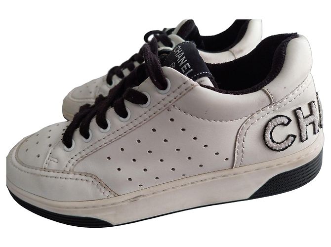Chanel Sneakers Basse in Pelle Bianco e Nero