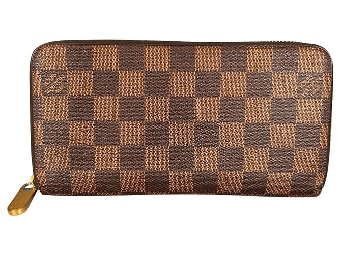 Louis Vuitton Zippy Wallet in Brown Damier Canvas