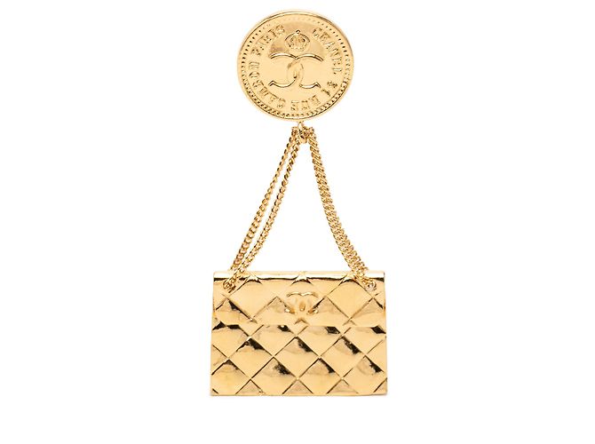 Chanel Gold CC Goldplattierte gesteppte Flap Bag mit Medaillon-Brosche Golden