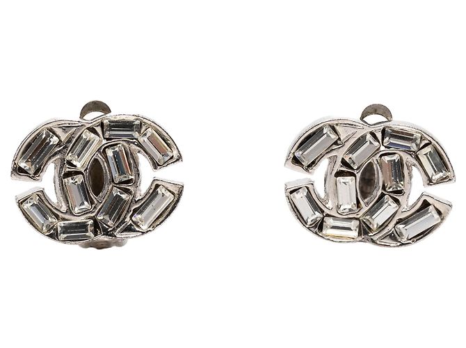 Brincos de pressão Chanel Silver CC em latão e strass Prata