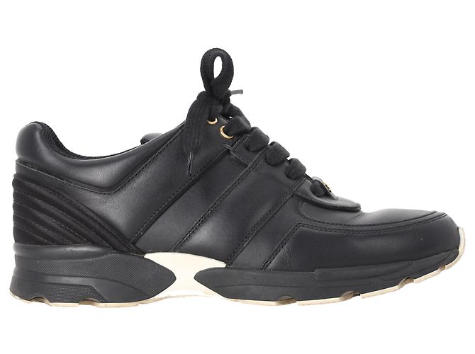 2.55 Chanel CC Low-Top Sneakers in Black Calf Leather