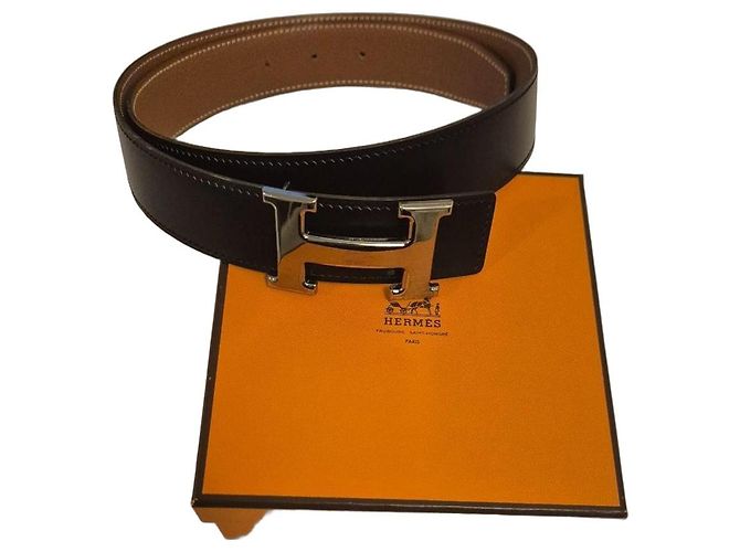 Cinto Hermès reversível em couro com fivela H Marrom Preto