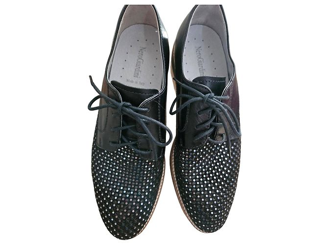 Autre Marque NeroGiardini Derbies en cuir noir et sequins