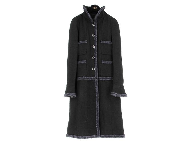 Chanel Schwarzer Tweedmantel mit blauem Flechtbesatz