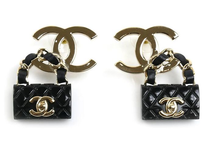 Orecchini Chanel in pelle nera e borchie placcati in oro Nero