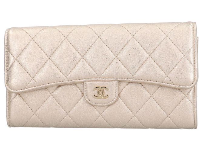 Timeless Cartera Long Classic de Chanel Dorado