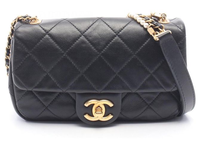 Borsa a tracolla Chanel Matelassé in pelle nera Nero
