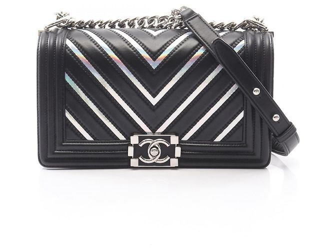 Borsa a tracolla Chanel Boy V-Stitch Nero