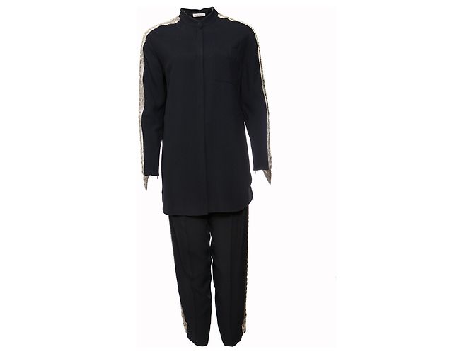 Chloé, pantaloni blu scuro (36/XS) e camicetta (38/S) con ricami argentati lungo le maniche e le gambe. Multicolore