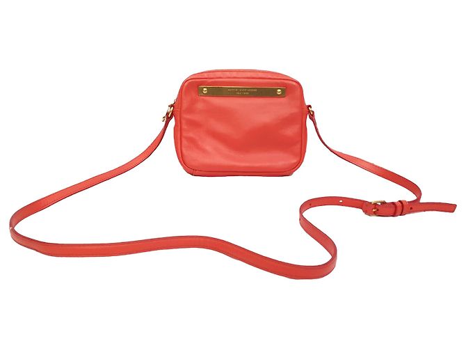 Marc by Marc Jacobs Logo Plaque Schultertasche aus orangefarbenem Leder Koralle