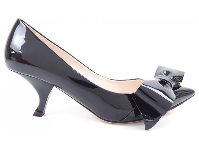 Roger Vivier Leather Pumps Black