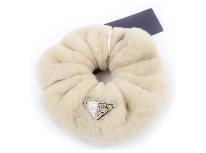 Scrunchie in mouton con logo Triangle Prada Beige 