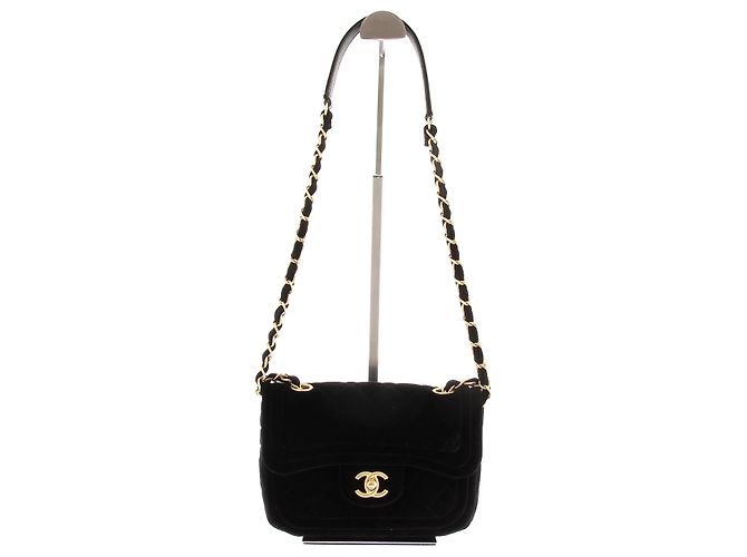 Chanel Bolsa de ombro em veludo acolchoado Preto
