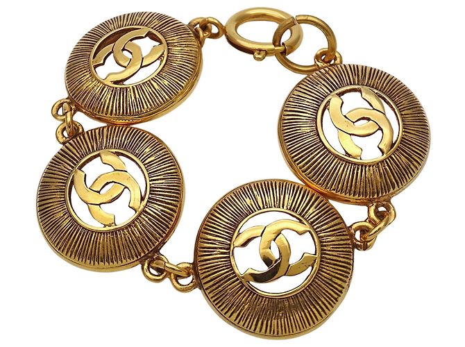 Bracciale con charm Chanel in oro D'oro