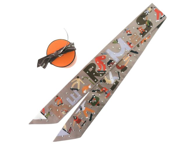 Lenço de seda Hermès Twilly Figure Libre Stud Marrom Multicor