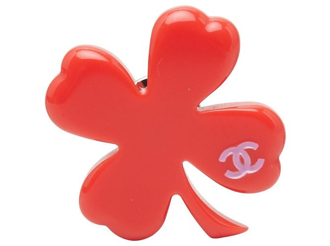 Chanel Coco Mark Kleeblatt-Motiv Brosche Rot