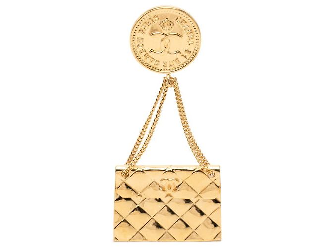 Broche Chanel Coco Mark Matelassé Dourado