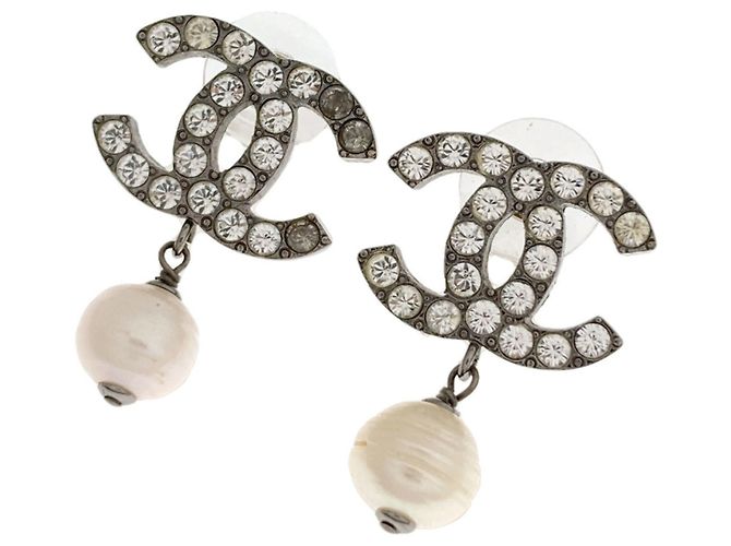 Chanel Coco Mark Strass-Ohrringe mit Kunstperlen Silber