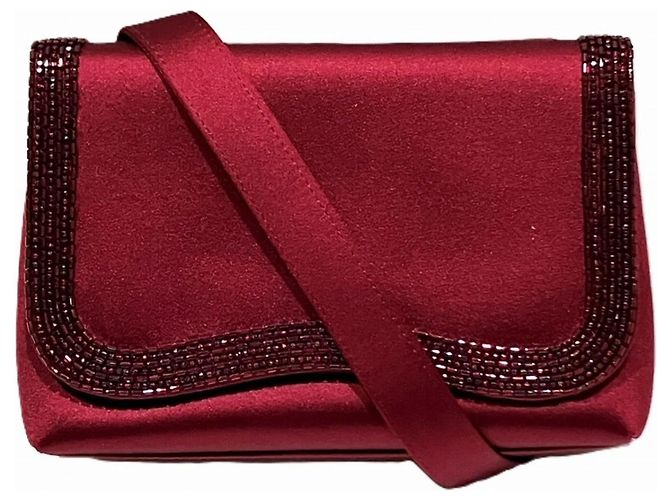Bolso de hombro Chanel en satén color burdeos y pedrería