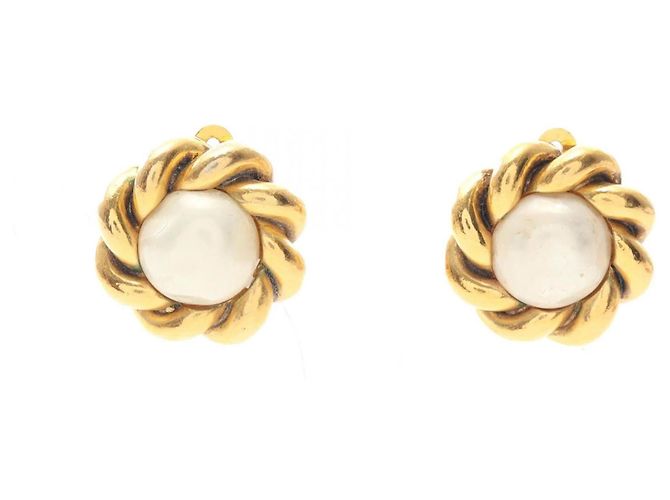 Pendientes de clip Chanel bañados en oro con perlas artificiales Blanco Dorado