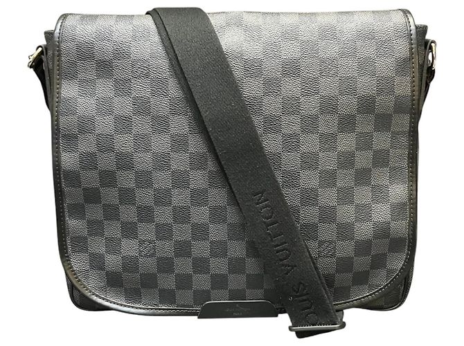 Bolsa de ombro Louis Vuitton Daniel MM Preto