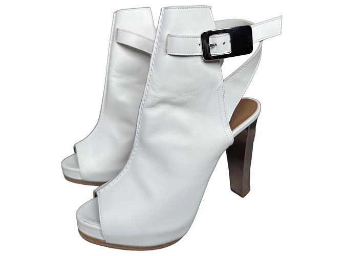 Hermès White Leather Ankle Strap Peep Toe Sandals