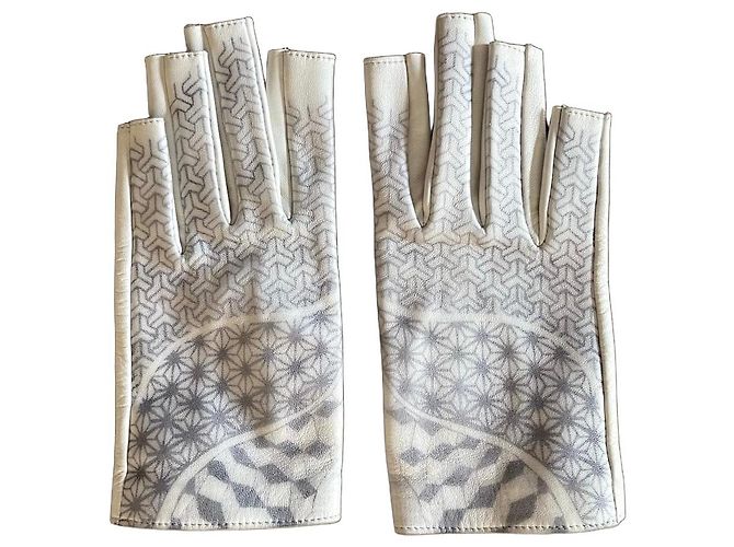 Chanel Fingerlose Handschuhe weißes Lammleder mit Print Größe 7 Grau
